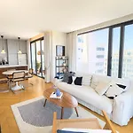 公寓 Penthouse Living In The Heart Of 尼科西亚