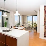 公寓 Penthouse Living In The Heart Of 尼科西亚