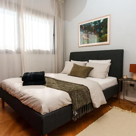 Wealthystays Downtown Penthouse Apartment *