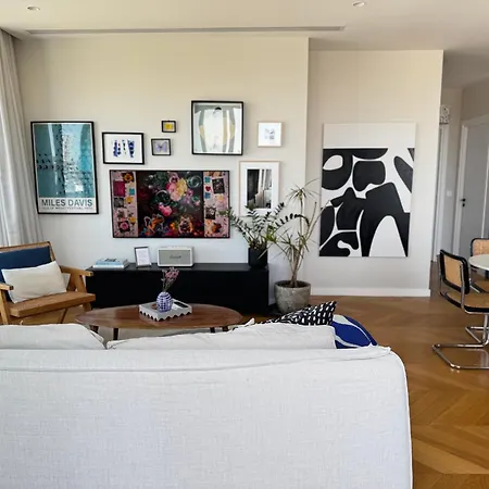 Wealthystays Downtown Penthouse * Nicosia